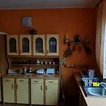 Wynajem Pokoi Pod Lasem 홈스테이