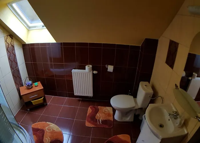 Wynajem Pokoi Pod Lasem Homestay *